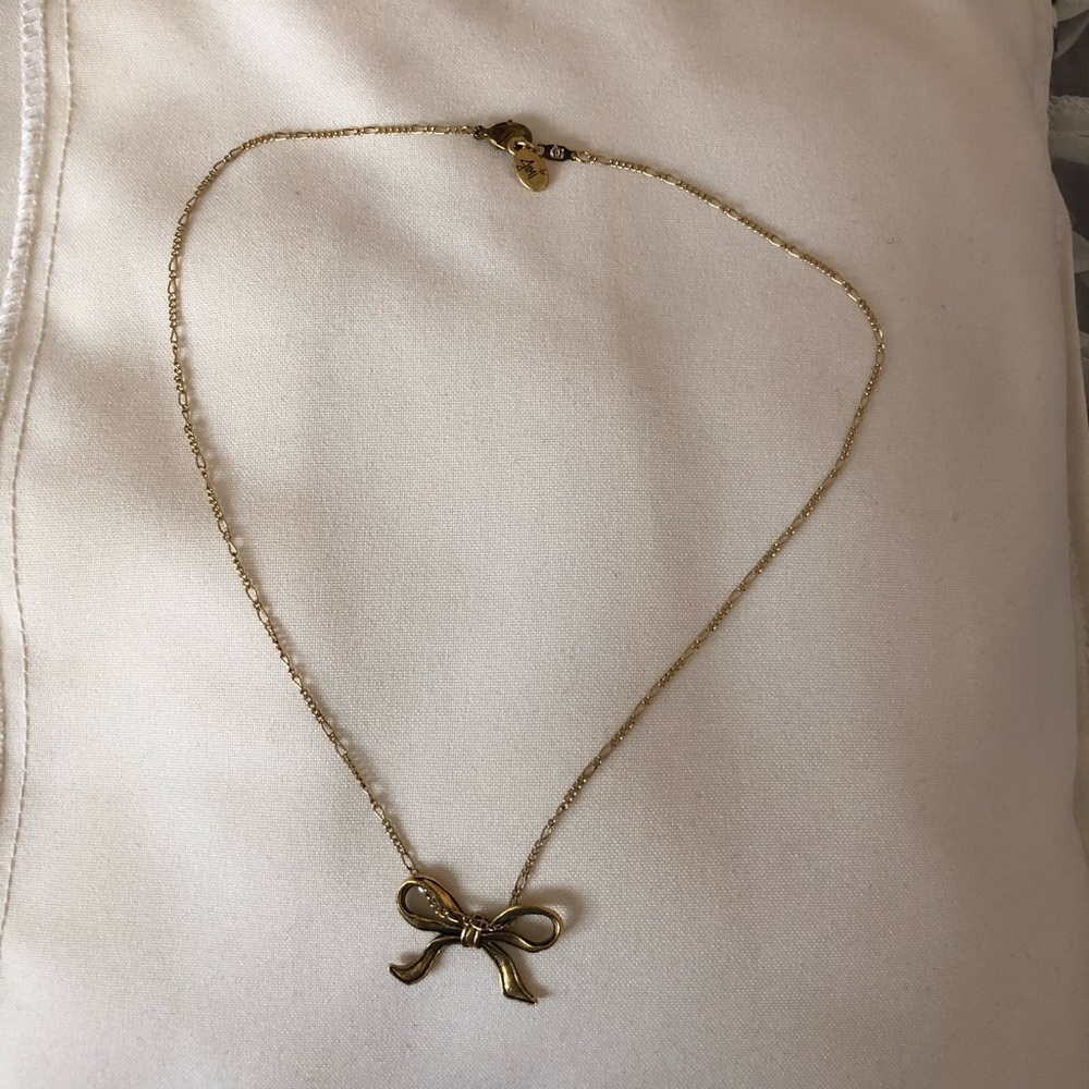 Bow Necklace